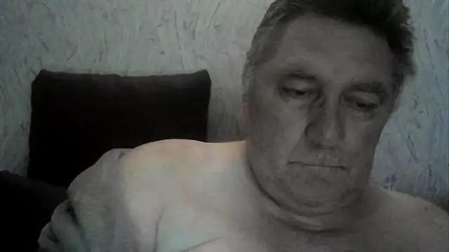 Snapshot of edje59a chatting on 02-12-26, 02:22 edje59a online show from 02-12-26, 02:22