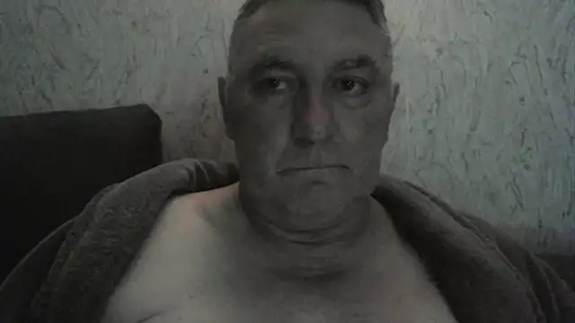 Snapshot of edje59a chatting on 07-25-26, 10:38 edje59a online show from 07-25-26, 10:38