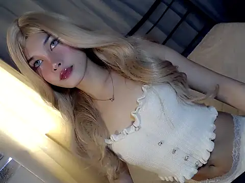 Lily holly online show from 05-30-26, 01:12