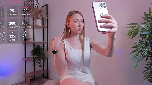 KristyStromain online show from 05-30-26, 01:01