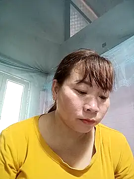 Snapshot of Cumhots111 chatting on 05-29-26, 02:28 Cumhots111 online show from 05-29-26, 02:28