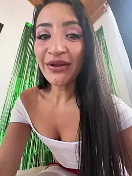Snapshot of Charlottee01- chatting on 06-11-26, 08:28 Charlottee01- online show from 06-11-26, 08:28