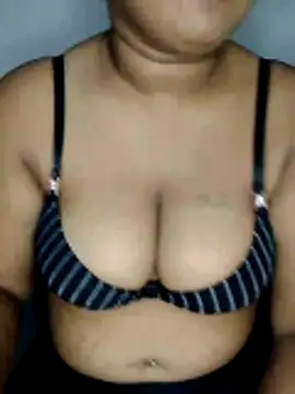 Snapshot of Rishwana77 chatting on 06-01-26, 06:40 Rishwana77 online show from 06-01-26, 06:40