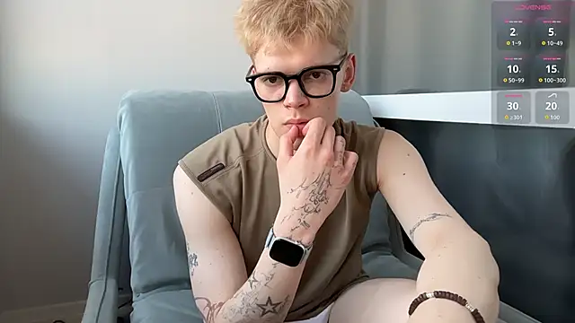 Snapshot of kevin_jess chatting on 05-18-26, 02:00 kevin jess online show from 05-18-26, 02:00