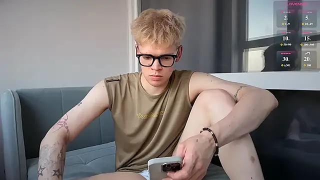 Snapshot of kevin_jess chatting on 05-19-26, 02:13 kevin jess online show from 05-19-26, 02:13
