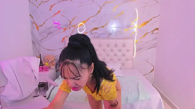 Snapshot of vanessa__castro chatting on 05-22-26, 03:37 vanessa castro online show from 05-22-26, 03:37