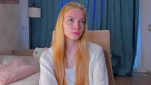 Snapshot of lightshynes chatting on 05-17-26, 06:02 lightshynes online show from 05-17-26, 06:02