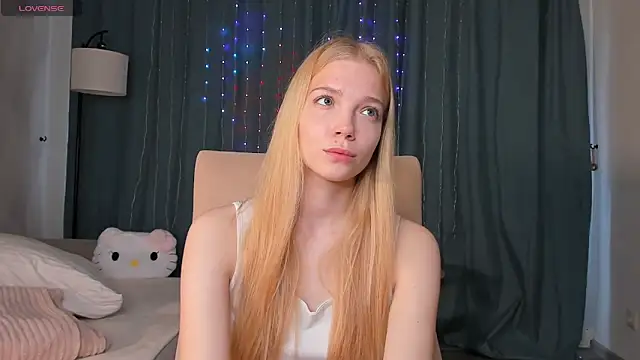 Snapshot of lightshynes chatting on 05-15-26, 07:06 lightshynes online show from 05-15-26, 07:06