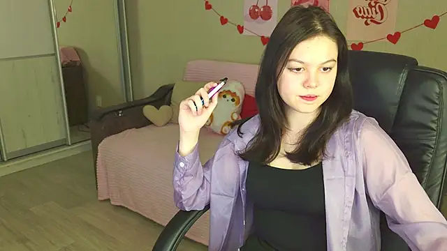 Snapshot of DelarySong chatting on 05-19-26, 06:15 DelarySong online show from 05-19-26, 06:15