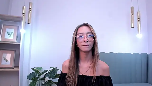 Snapshot of HannaCarttier_ chatting on 06-26-26, 12:11 HannaCarttier online show from 06-26-26, 12:11