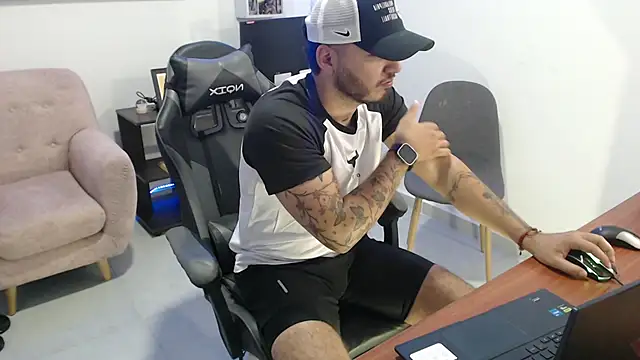 Snapshot of Thiago_420 chatting on 05-28-26, 11:10 Thiago 420 online show from 05-28-26, 11:10