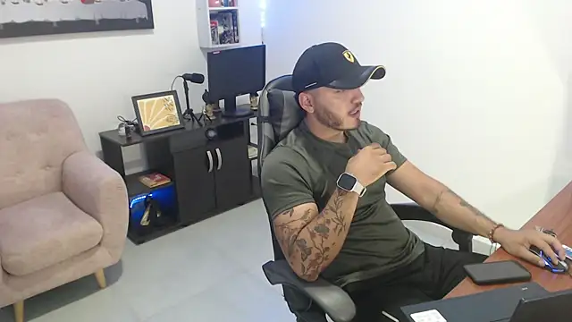 Snapshot of Thiago_420 chatting on 05-25-26, 11:03 Thiago 420 online show from 05-25-26, 11:03