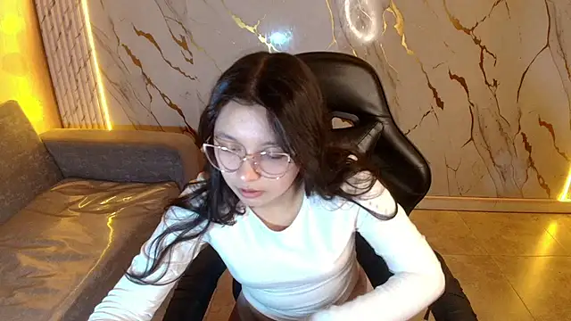 Snapshot of HoneyDoll_tf chatting on 06-01-26, 01:11 HoneyDoll tf online show from 06-01-26, 01:11
