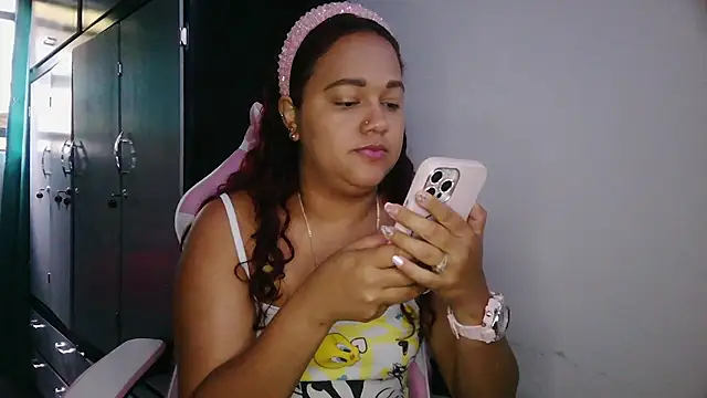 Snapshot of saramichell445734 chatting on 05-26-26, 12:36 saramichell445734 online show from 05-26-26, 12:36