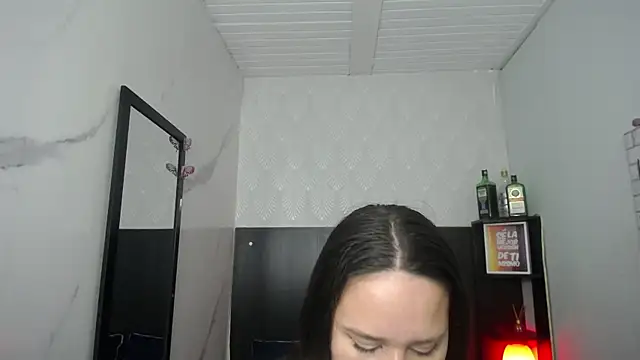 Snapshot of emili_rey chatting on 05-16-26, 03:27 emili rey online show from 05-16-26, 03:27