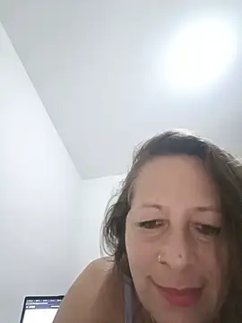 Snapshot of Nikki_milf69 chatting on 06-11-26, 06:21 Nikki milf69 online show from 06-11-26, 06:21