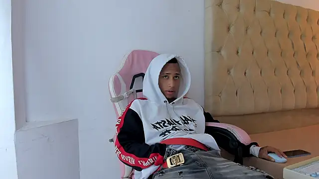 Snapshot of Supreme_Badboy chatting on 06-28-26, 04:13 Supreme Badboy online show from 06-28-26, 04:13