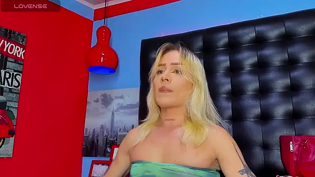 Snapshot of Domina_Diosaa chatting on 05-14-26, 04:42 Domina Diosaa online show from 05-14-26, 04:42