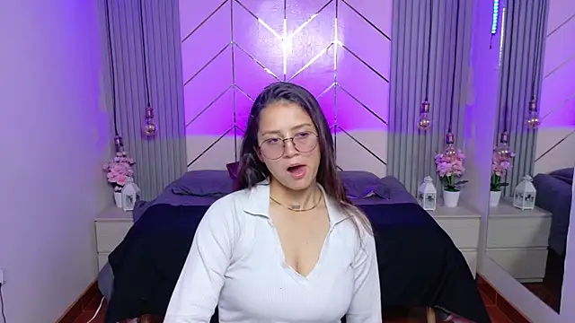 Snapshot of Sofysoul chatting on 06-19-26, 08:03 Sofysoul online show from 06-19-26, 08:03