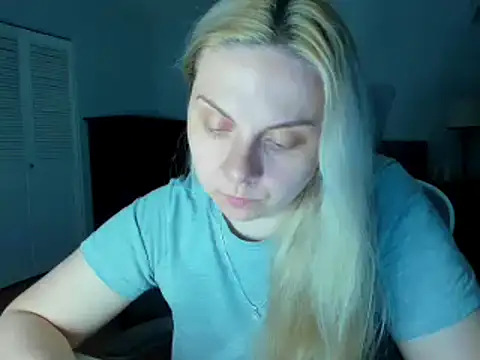 Snapshot of Laviora chatting on 05-13-26, 03:57 Laviora online show from 05-13-26, 03:57