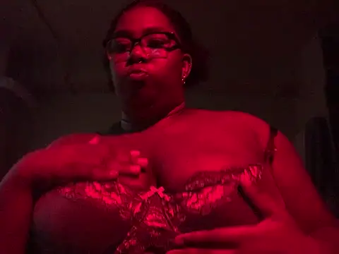 Snapshot of chocolateslut213 chatting on 06-07-26, 01:22 chocolateslut213 online show from 06-07-26, 01:22