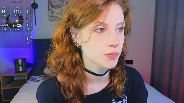 Snapshot of vampi_queen chatting on 06-20-26, 06:02 vampi queen online show from 06-20-26, 06:02