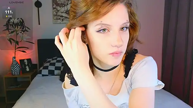 Snapshot of vampi_queen chatting on 07-18-26, 07:33 vampi queen online show from 07-18-26, 07:33