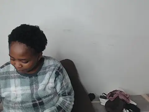 Snapshot of African_Busty chatting on 06-17-26, 10:36 African Busty online show from 06-17-26, 10:36