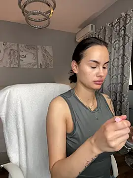 BabyyGirll  online show from 06-18-26, 04:33
