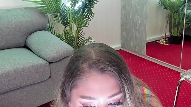 Snapshot of VivianneNicole chatting on 05-17-26, 07:36 VivianneNicole online show from 05-17-26, 07:36