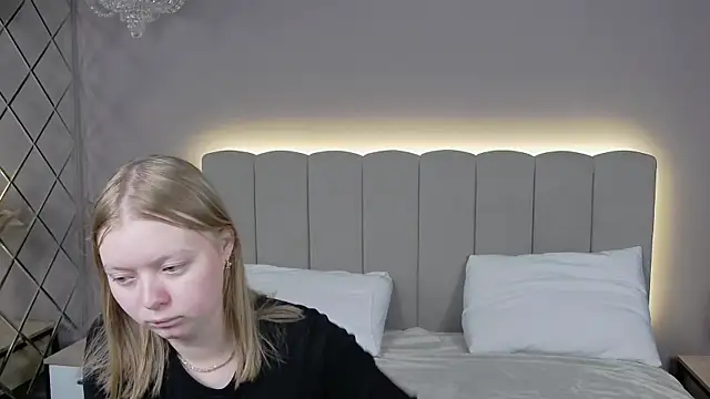 Snapshot of MadlenMelo chatting on 06-06-26, 03:56 MadlenMelo online show from 06-06-26, 03:56
