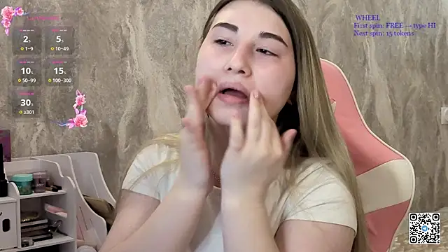 softiekitty online show from 05-17-26, 04:07