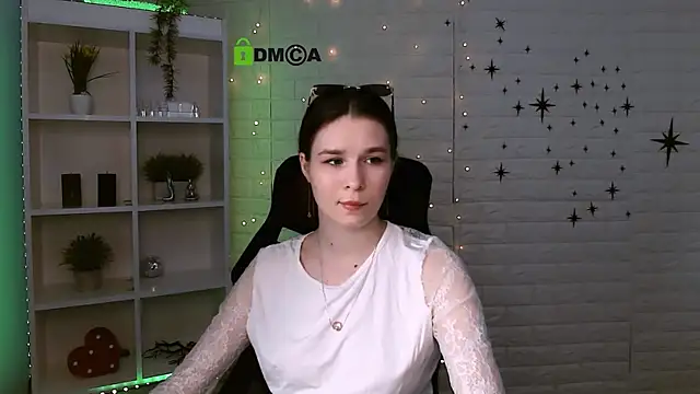 Snapshot of angie_foxy1 chatting on 06-27-26, 07:09 angie foxy1 online show from 06-27-26, 07:09