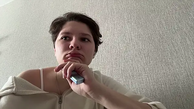 Snapshot of LizCumens chatting on 05-18-26, 12:33 LizCumens online show from 05-18-26, 12:33