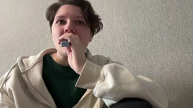 Snapshot of LizCumens chatting on 05-19-26, 12:37 LizCumens online show from 05-19-26, 12:37