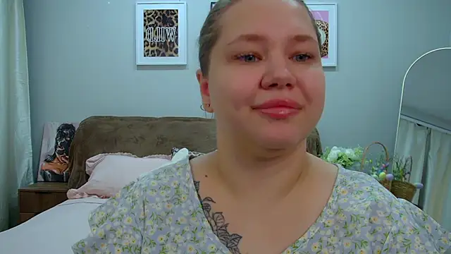 Snapshot of DianaKristol chatting on 05-19-26, 06:31 DianaKristol online show from 05-19-26, 06:31