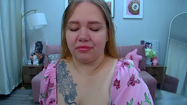Snapshot of DianaKristol chatting on 07-16-26, 06:21 DianaKristol online show from 07-16-26, 06:21