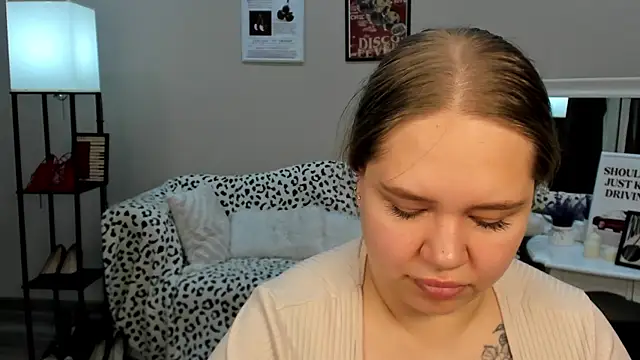 Snapshot of DianaKristol chatting on 05-18-26, 04:07 DianaKristol online show from 05-18-26, 04:07
