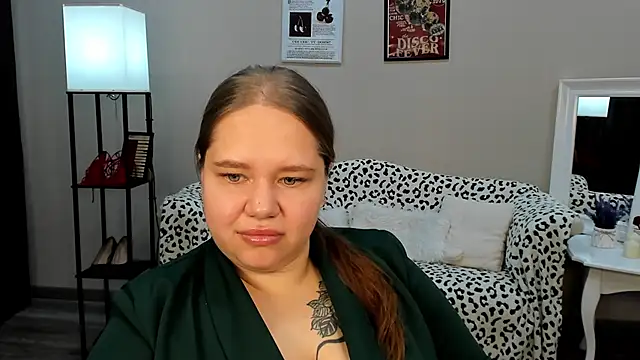 Snapshot of DianaKristol chatting on 05-17-26, 05:29 DianaKristol online show from 05-17-26, 05:29