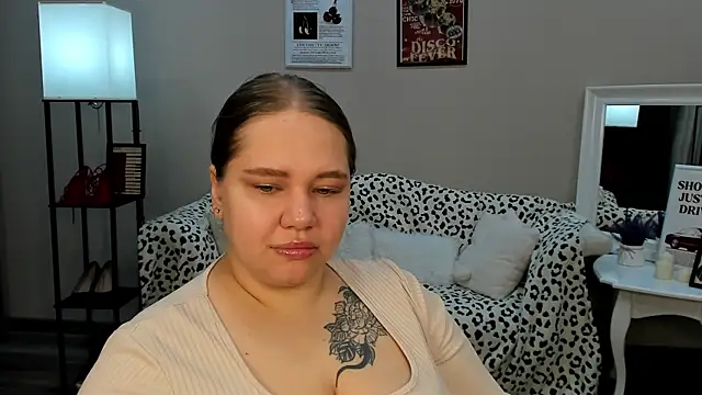 Snapshot of DianaKristol chatting on 05-17-26, 05:35 DianaKristol online show from 05-17-26, 05:35