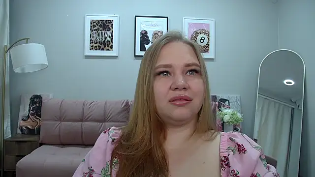 Snapshot of DianaKristol chatting on 06-20-26, 06:13 DianaKristol online show from 06-20-26, 06:13