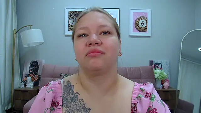 Snapshot of DianaKristol chatting on 07-11-26, 06:24 DianaKristol online show from 07-11-26, 06:24