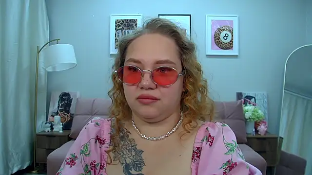 Snapshot of DianaKristol chatting on 06-27-26, 06:14 DianaKristol online show from 06-27-26, 06:14