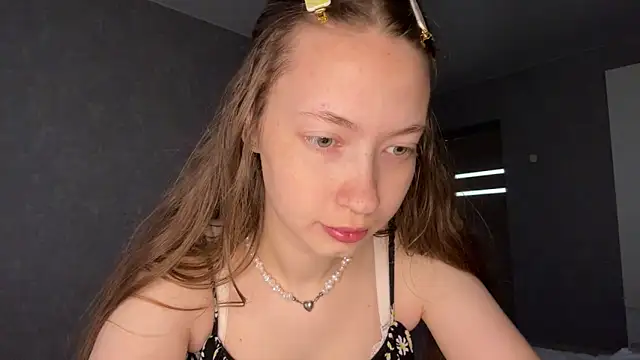 Snapshot of Emily_Mur_ chatting on 06-04-26, 05:01 Emily Mur online show from 06-04-26, 05:01