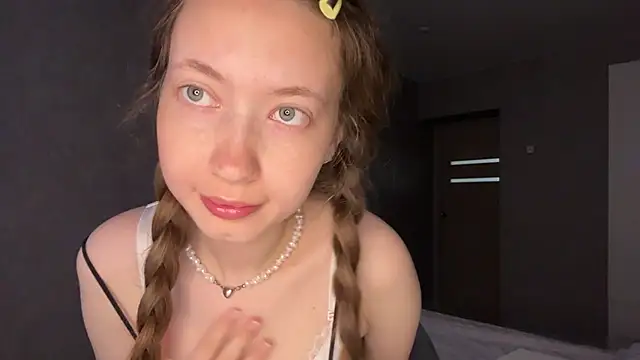 Snapshot of Emily_Mur_ chatting on 05-29-26, 05:02 Emily Mur online show from 05-29-26, 05:02