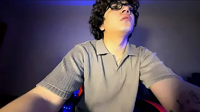 Snapshot of _ELIGOS_ chatting on 06-01-26, 03:22 ELIGOS online show from 06-01-26, 03:22