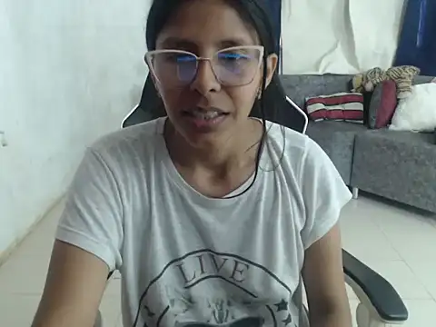 Snapshot of CashFlow_Lady chatting on 05-28-26, 02:12 CashFlow Lady online show from 05-28-26, 02:12
