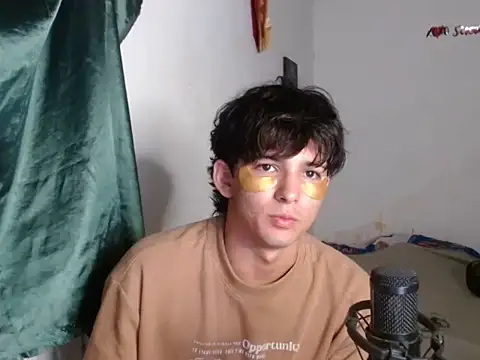 Snapshot of Archangel__ chatting on 06-12-26, 05:38 Archangel online show from 06-12-26, 05:38