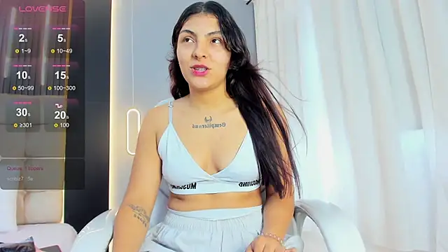 Snapshot of Amara_lune chatting on 05-27-26, 02:13 Amara lune online show from 05-27-26, 02:13