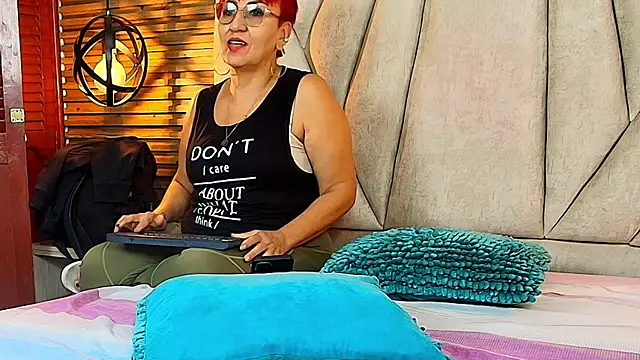 Snapshot of isabella_luxet chatting on 07-11-26, 12:38 isabella luxet online show from 07-11-26, 12:38